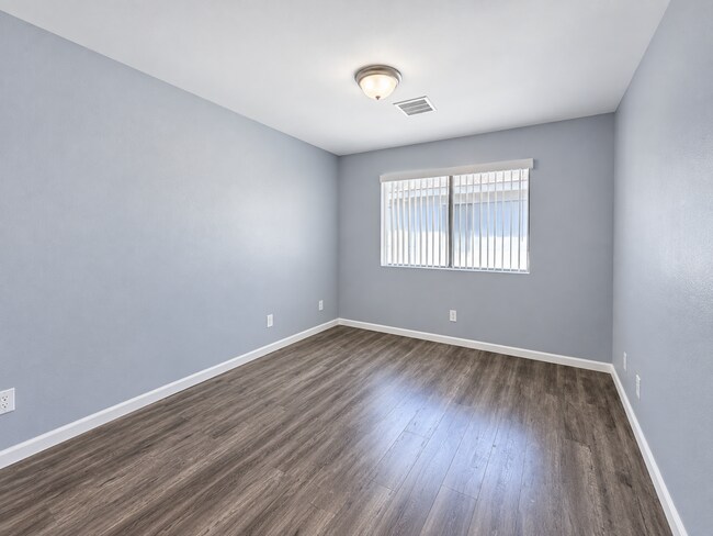 Building Photo - 20703 Roseton Ave