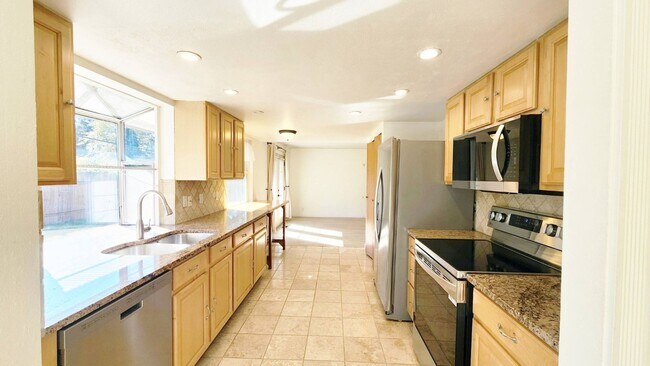 Building Photo - 3bd/1.5ba Bellevue Home