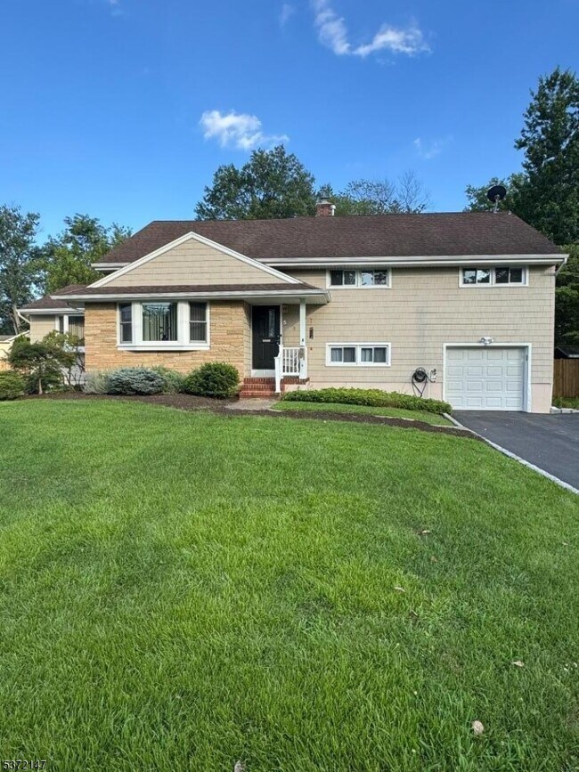 Primary Photo - 5 Westbrook Rd