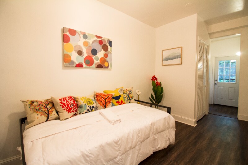 Building Photo - 2803 Q St SE