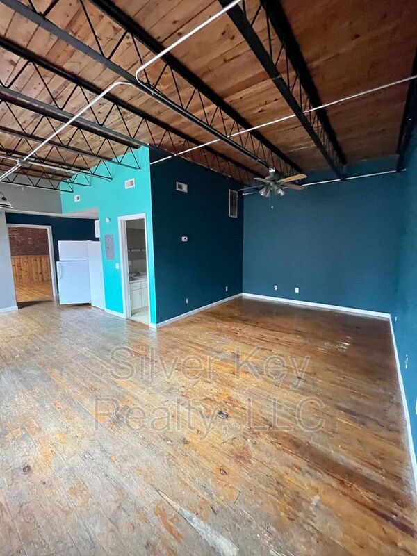 Building Photo - 217 E Washington Ave