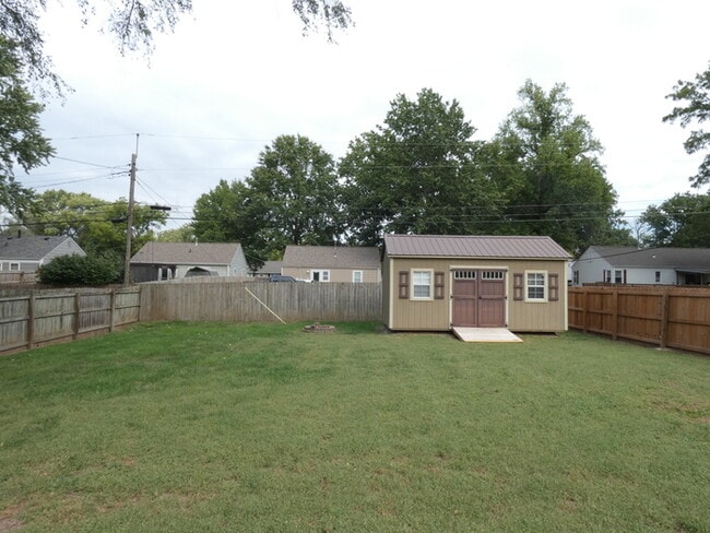 Building Photo - Beautiful Home in Gladstone, MO!