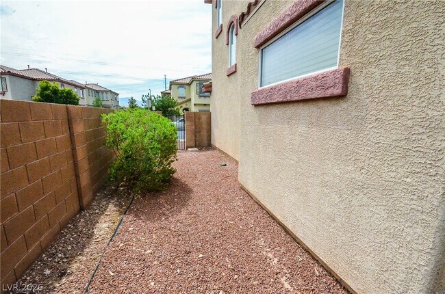 Building Photo - 10624 Allegrini Dr