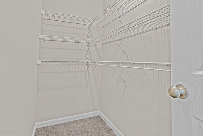 Building Photo - Freshly Remodeled 3rd Floor Apartment