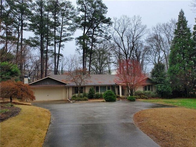Building Photo - 4615 Mystic Dr NE