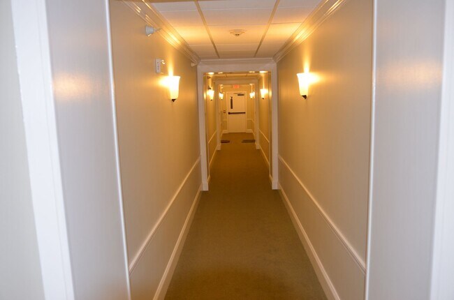 Building Photo - 81 S Williams St