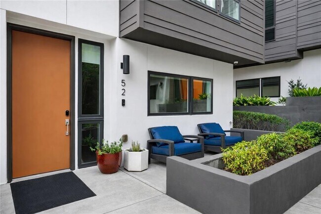 Building Photo - 52 Reynolds Square Ln