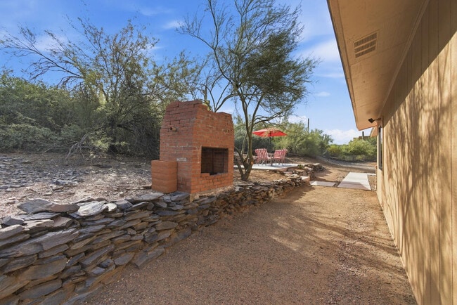 Building Photo - 36975 N Sunset Trail