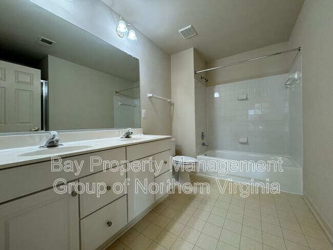 Building Photo - 14004 Madrigal Dr