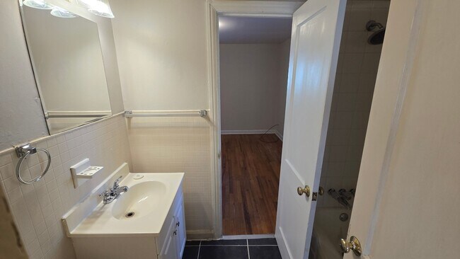 Building Photo - Forest Acres