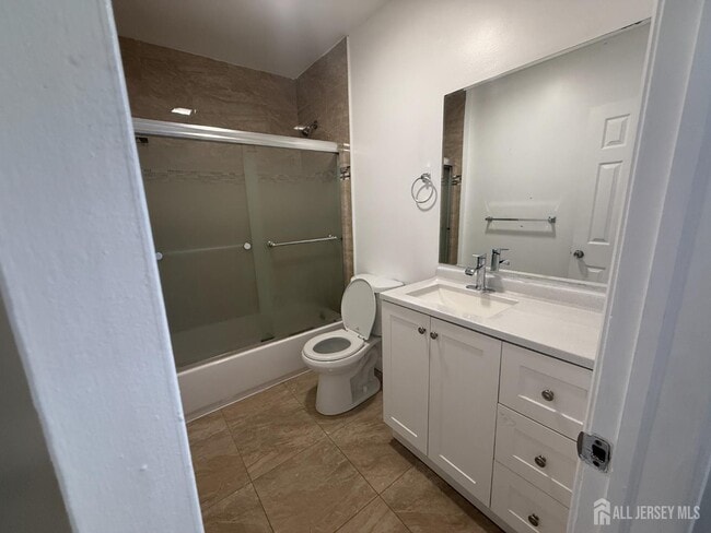 Building Photo - 579 Florida Grove Rd