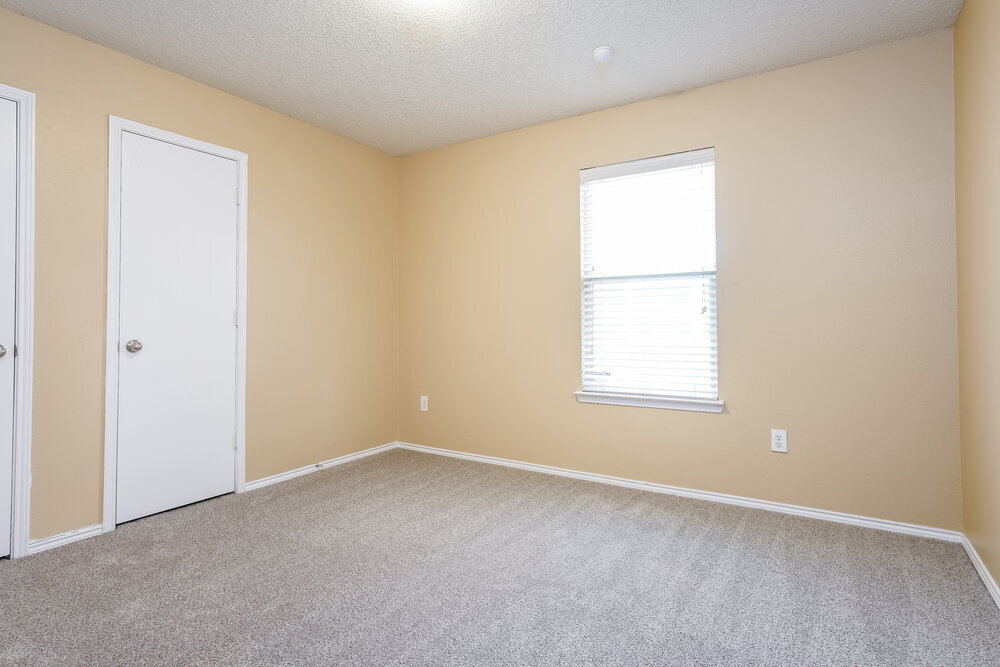 Building Photo - 705 Pine Hollow Dr