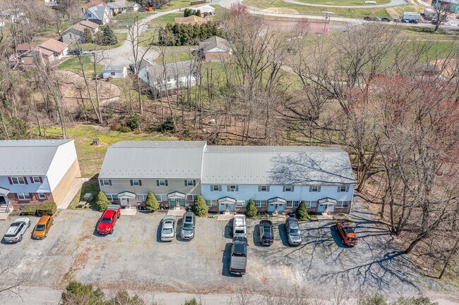 Building Photo - 696 Walborn Rd