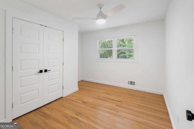 Building Photo - 4266 N Shallowford Rd
