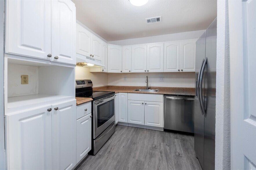 Building Photo - 8059 SW 18th Ct