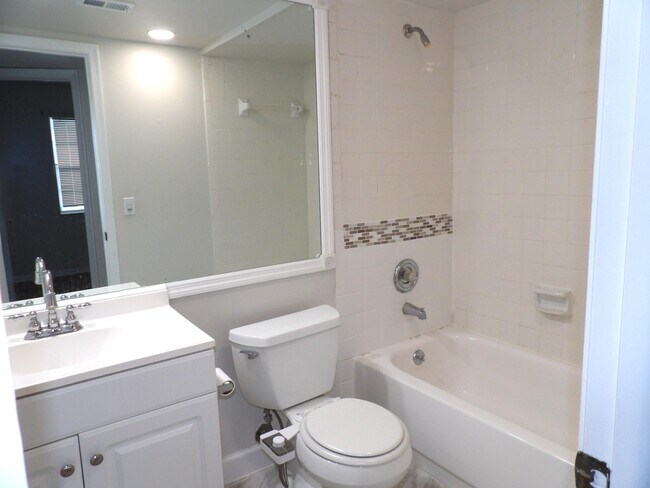 Building Photo - 1638 Embassy Dr