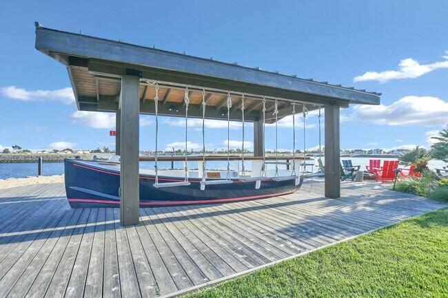 Building Photo - Waterfront Beauty