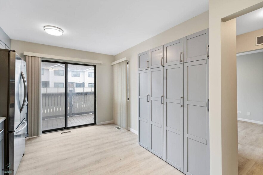 Building Photo - 1017 Sussex Dr