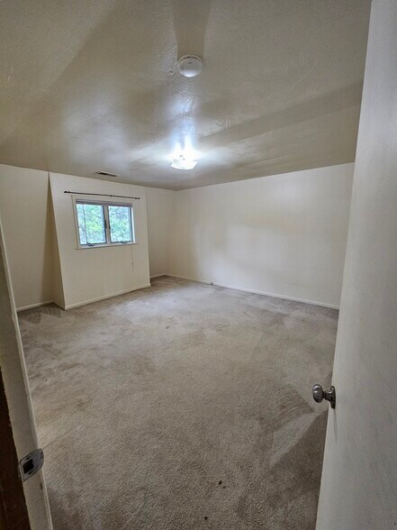 Building Photo - 2740 University Ave