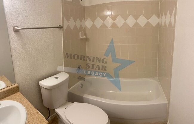 Building Photo - 3 bedroom home in Legends West!