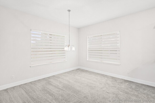 Building Photo - 692 NE Turtleback Trail