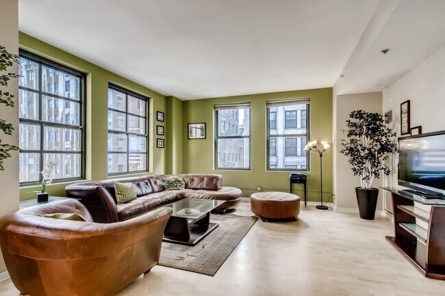 Building Photo - 5 N Wabash Ave