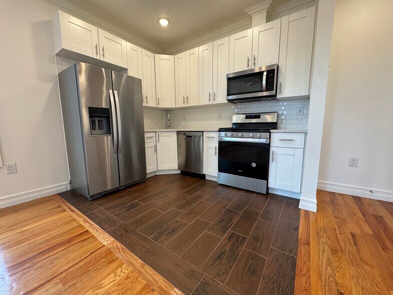 373 Danforth Ave 405 - 369 Danforth Ave