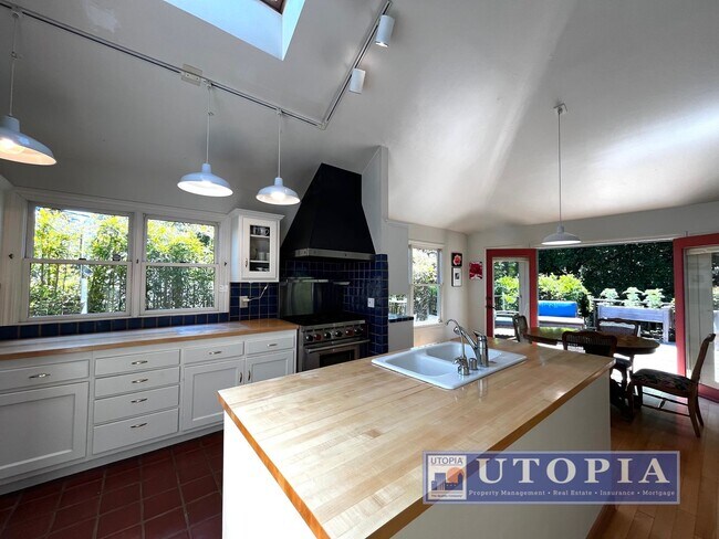 Building Photo - Beautiful, custom finished home in Aptos, ...
