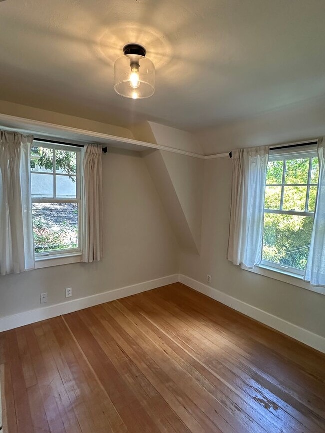 Building Photo - Comfy and charming 2 bedroom, best Palo Al...