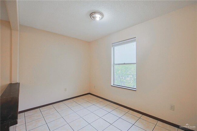 Building Photo - 1521 Nolana Ave