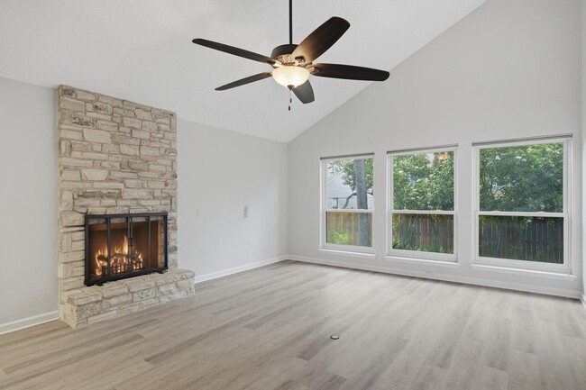 Building Photo - 1906 Hillingway St