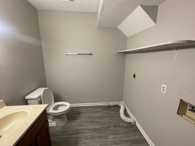 Building Photo - 223 Churchill Dr