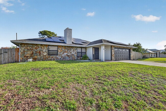 Building Photo - 481 SW Aster Rd