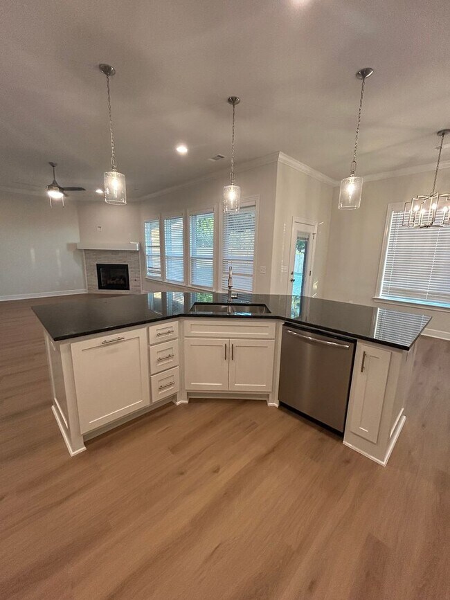 Building Photo - Beautiful Bentonville Home! 4 Bedrooms, 2....