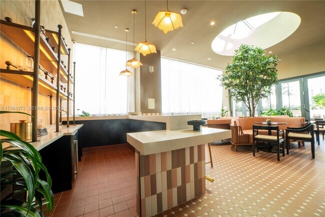 Building Photo - 11 NE 6th St