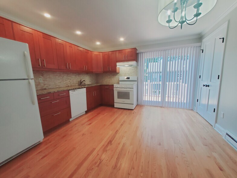 Building Photo - 409 Glenbrook Rd