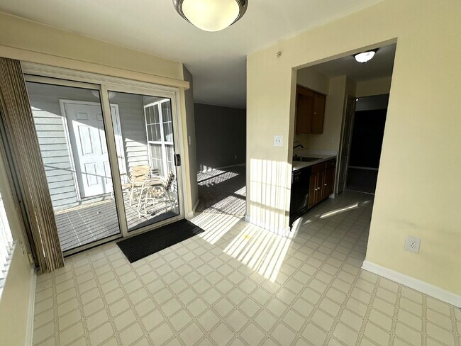 Building Photo - COMING SOON! Top Floor Condo in Hampstead