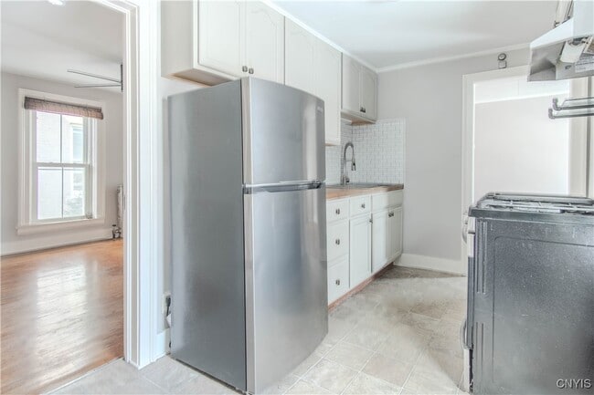 Building Photo - 325 Holcomb St