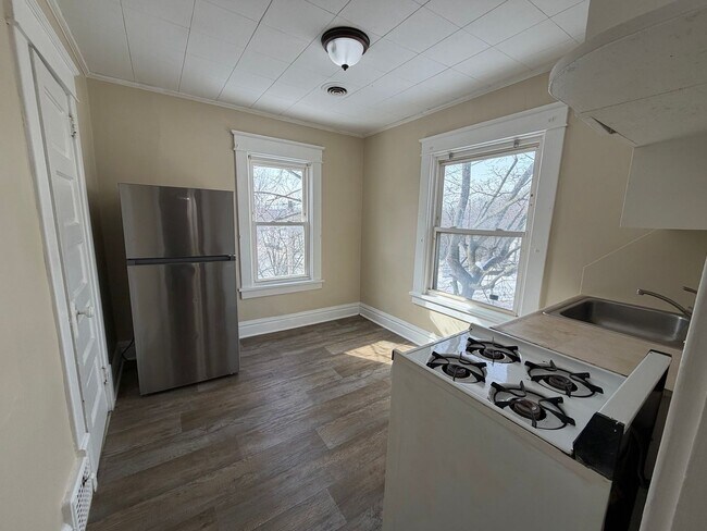 Building Photo - *1328 Goodyear Blvd Akron Oh 44305 MFH2 .T2