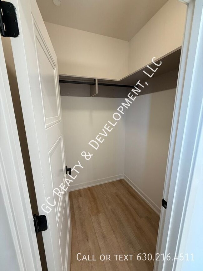 Building Photo - 3202 N Kildare Ave