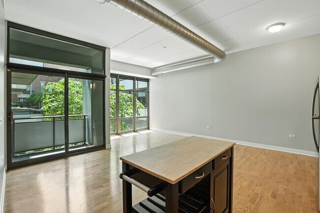 Building Photo - 669 W Wayman St