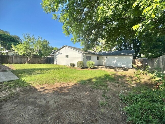 Building Photo - Available NOW - 3 Bed Home Near Bidwell Park