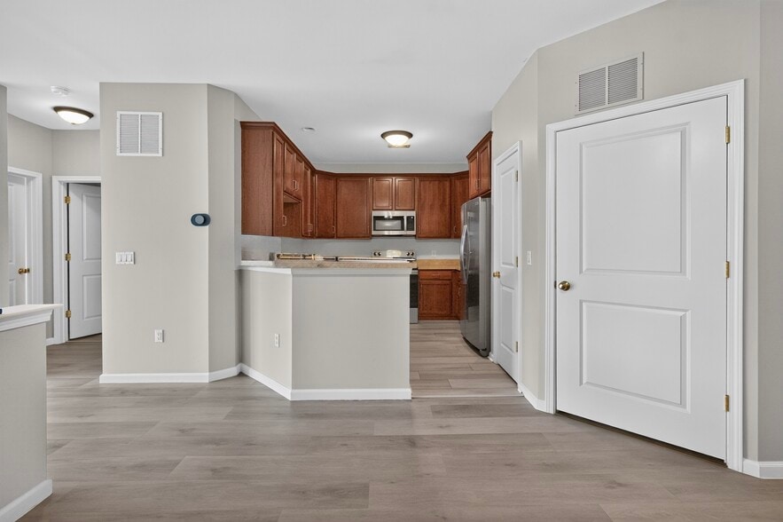 Building Photo - 404 Degas Ct