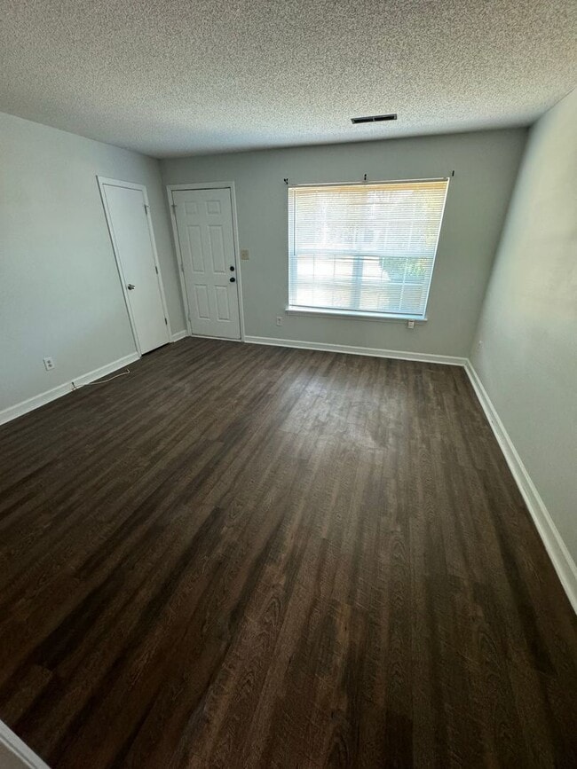 Building Photo - 3-Bedroom, 1.5-bathroom Brick Home with Garage ***RENT SPECIAL: FIRST MONTH FREE RENT!!!***