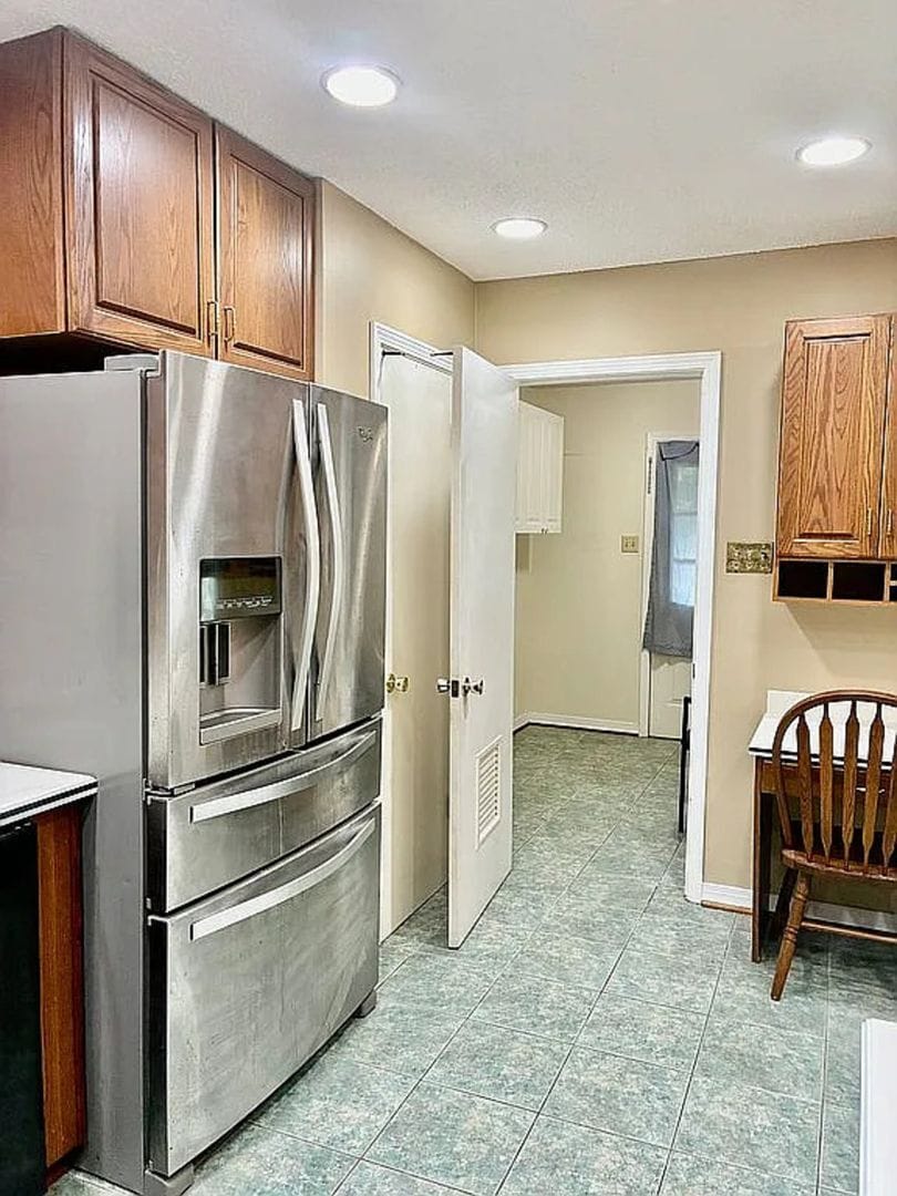 Building Photo - 7221 Lakewood Rd