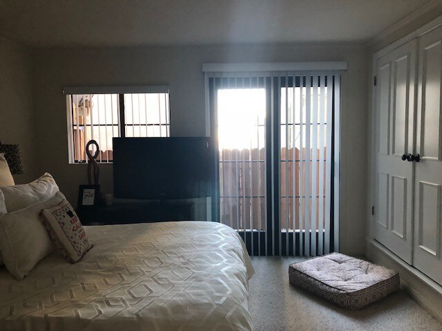 Building Photo - 208 41st St