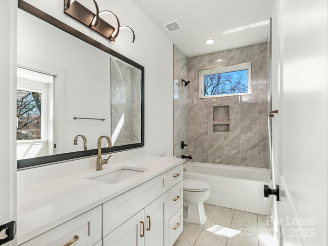 Building Photo - 1310 N Davidson St