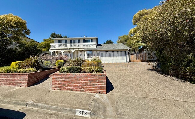 Building Photo - Stylish 3BD/2.5BA in San Marin with Dreamy...