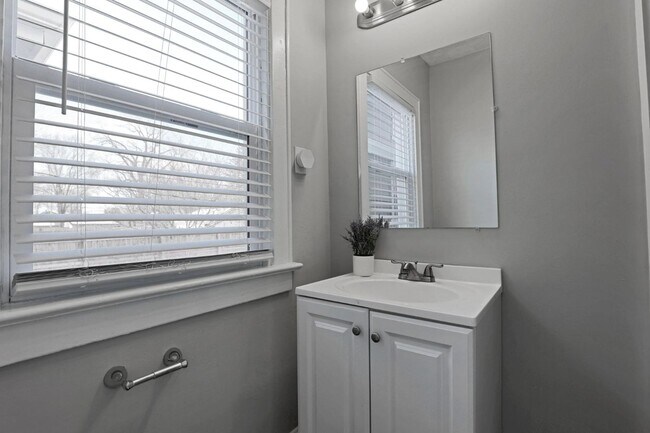 Building Photo - 1123-1125-1125 Wilson Ave