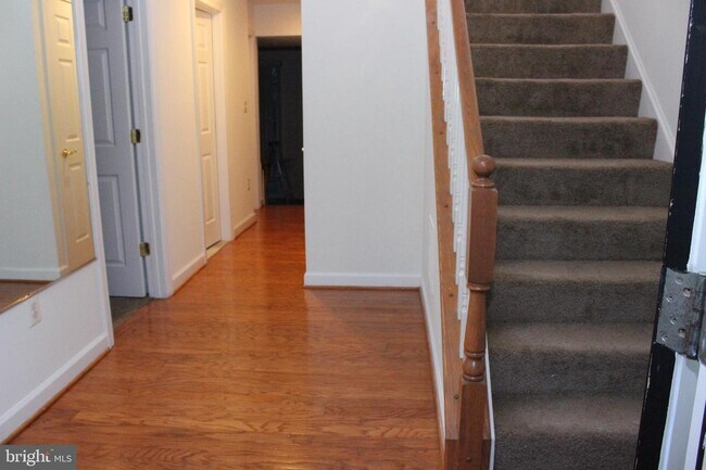 Building Photo - 8289 Glade Bank Dr